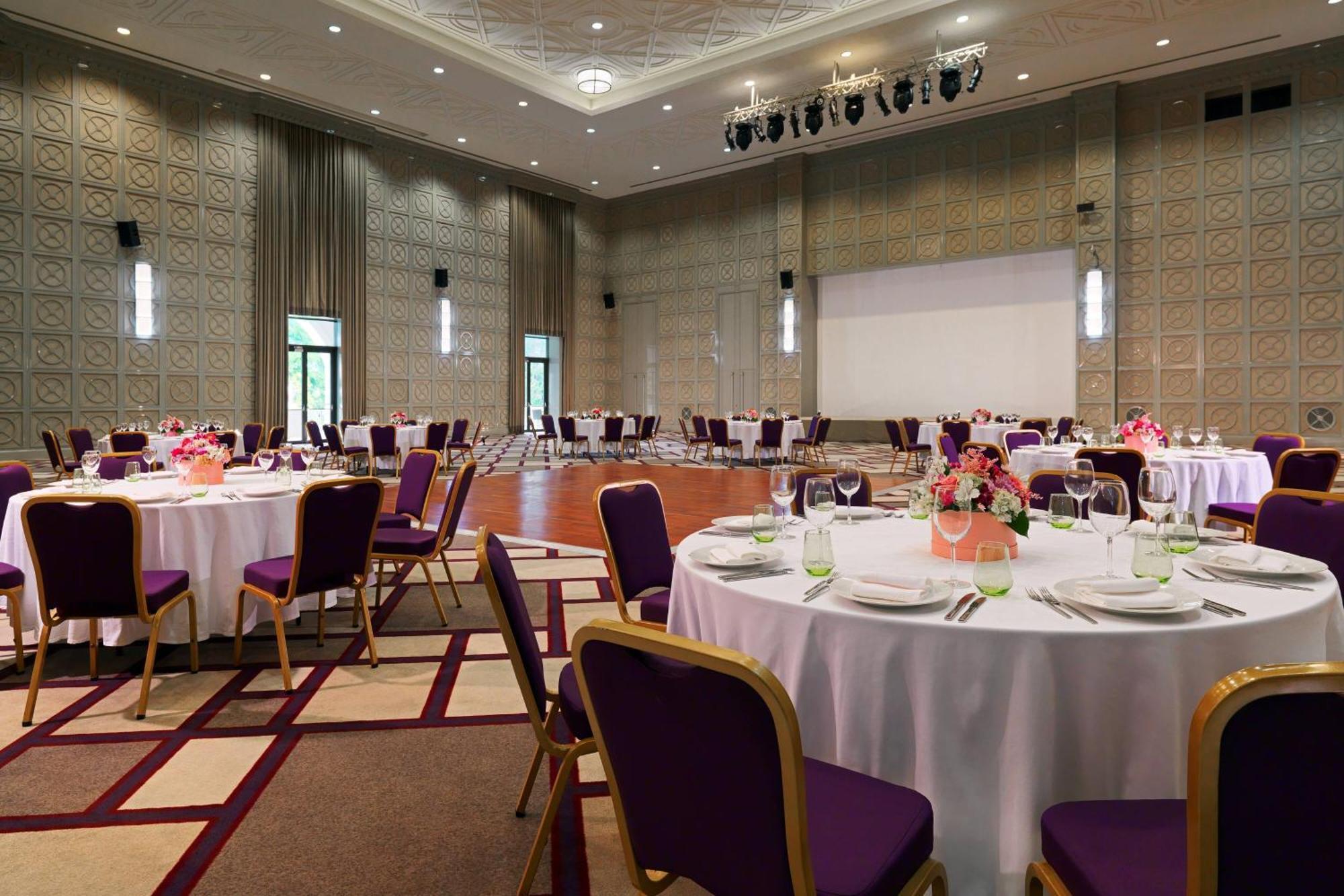 Sheraton Batumi Hotel Exteriör bild The ballroom