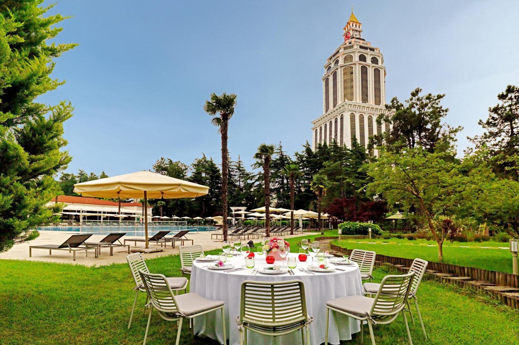 Sheraton Batumi Hotel Exteriör bild The hotel's garden