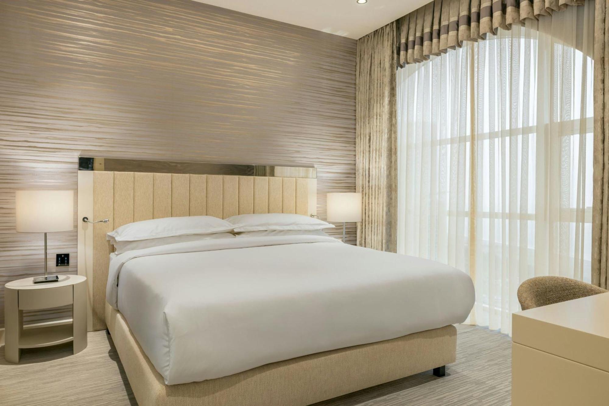 Sheraton Batumi Hotel Exteriör bild A bedroom at the hotel